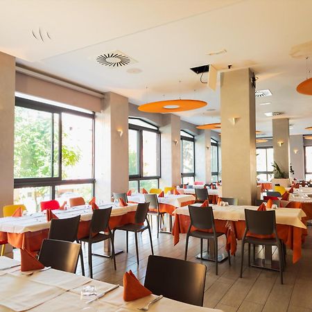 Hotel Astoria Фіденца Екстер'єр фото