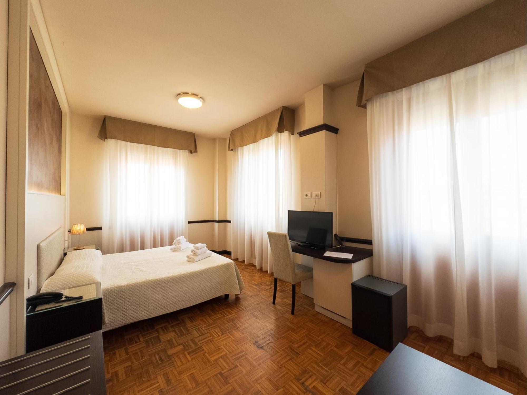 Hotel Astoria Фіденца Екстер'єр фото